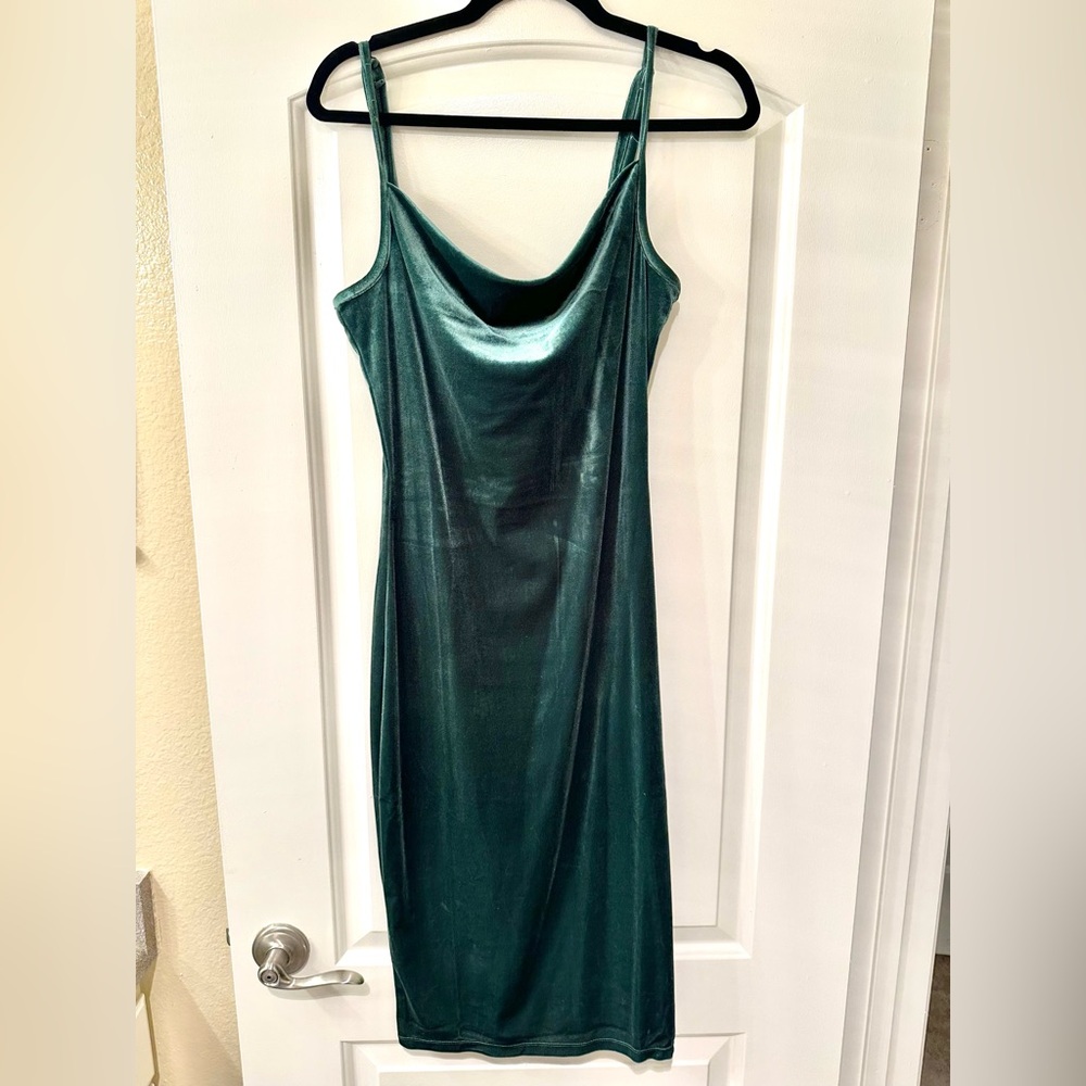 Elegant Green Velvet Dress